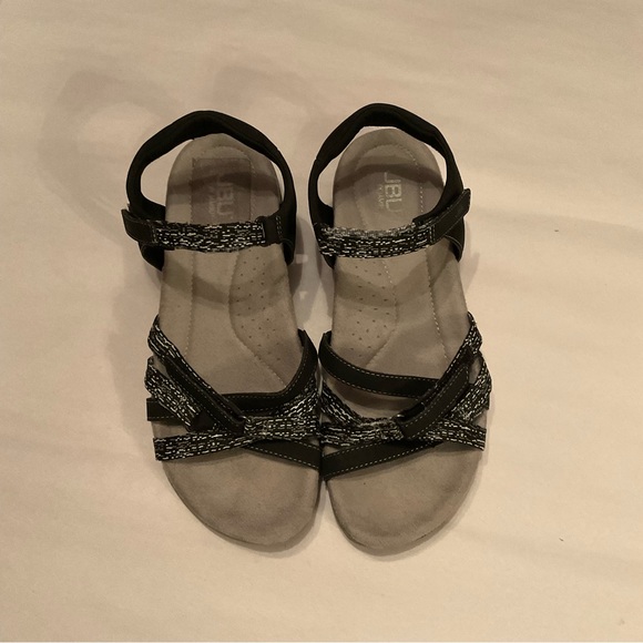 JBU by Jambu women’s Sonia flat sandal. Size 8. Black and White - Picture 4 of 8